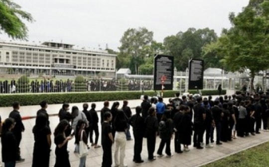 TP HCM: Dòng người nối dài chờ viếng Tổng Bí thư Nguyễn Phú Trọng