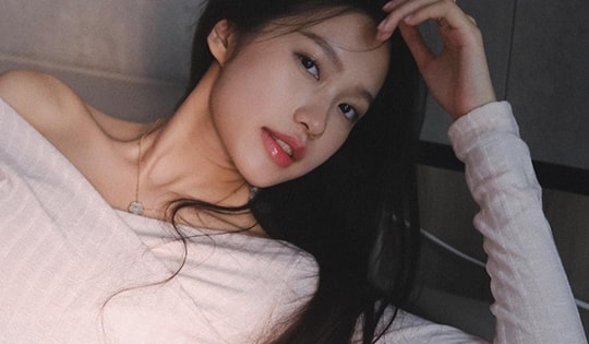 Vợ cầu thủ Đoàn Văn Hậu có làn da căng mướt, không tì vết nhờ học mẹo của Phạm Băng Băng