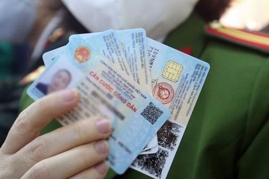 Đổi CCCD sang thẻ Căn cước, có phải làm lại giấy tờ không?