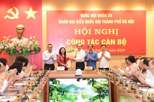 Đồng chí Bùi Thị Minh Hoài được bầu làm Trưởng đoàn đại biểu Quốc hội thành phố Hà Nội