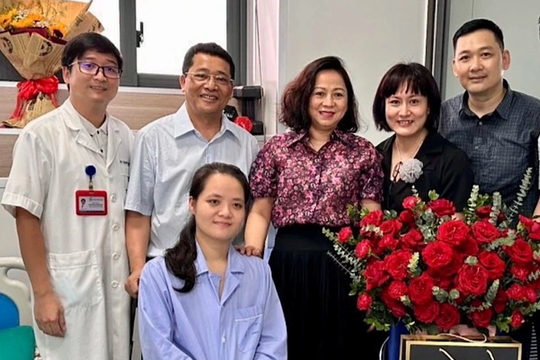 Nữ bác sĩ bị tấm kính rơi vào người sẽ trở lại làm việc tại Bệnh viện K