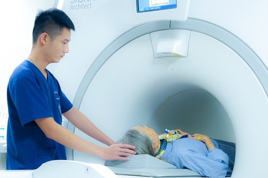 Nhiều bác sĩ BV Bạch Mai sẵn sàng đóng cửa phòng khám để làm thêm giờ tại viện