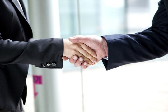 Quy định về tái ký hợp đồng lao động 2024: Doanh nghiệp, NLĐ cần biết