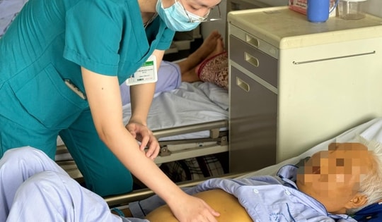 Người đàn ông có men gan tăng hơn 1000 lần, tiên lượng xấu sau 2 năm uống thứ này ngâm với mật ong