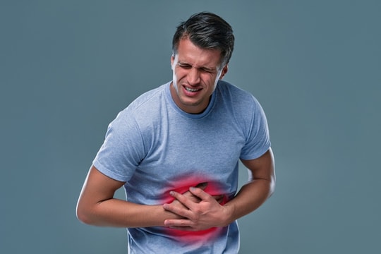 Người đàn ông ung thư gan từ ly nước lọc buổi sáng