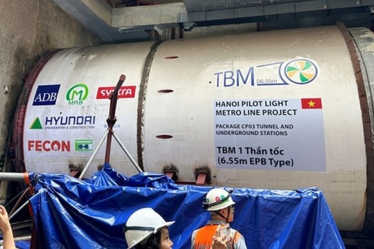Rô bốt 'Táo bạo' nặng 850 tấn đào hầm ngầm Metro Nhổn - Ga Hà Nội