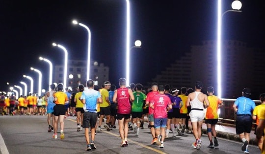 Chạy marathon về đích, 2 VĐV ở Quảng Bình phải nhập viện gấp vì bị suy thận cấp, tiêu cơ vân