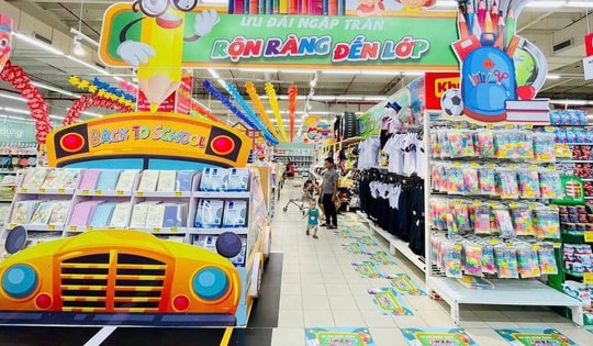 Hàng trăm sản phẩm phục vụ năm học mới đồng loạt giảm giá, đồng phục, ba lô trẻ em chỉ hơn 100.000 đồng/chiếc