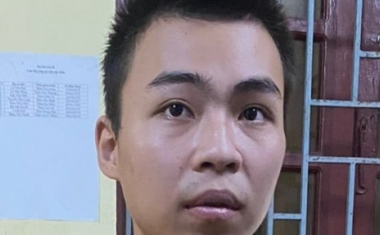 Bị tát vì hỗn láo, nghịch tử mang dao truy sát bố đẻ