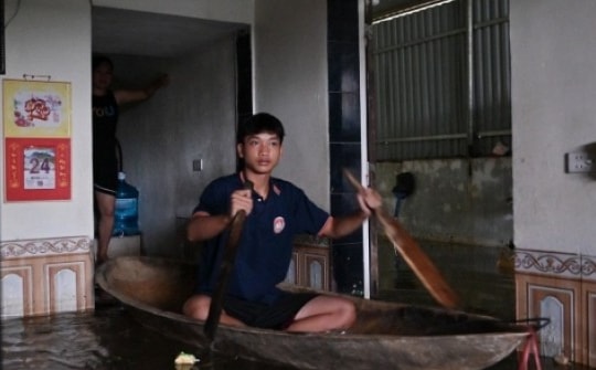 Đêm không ngủ của người dân Hà Nội, lo nước lũ tràn đê sông Bùi cuốn bay gia sản