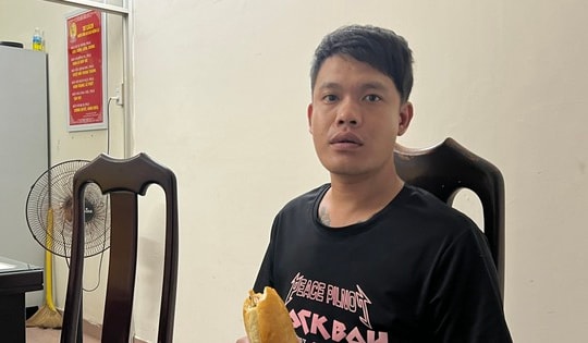 Bắt khẩn cấp thanh niên đốt cây xăng