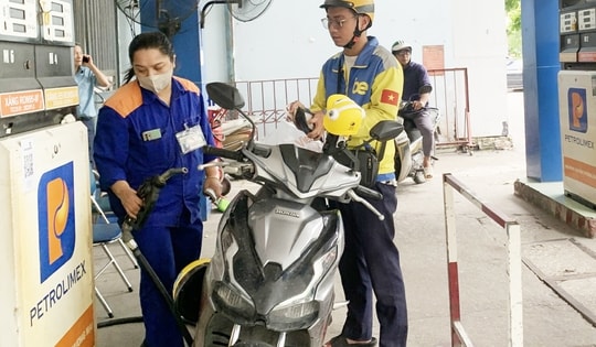 Giá xăng trong nước ngày mai có thể giảm lần thứ tư liên tiếp