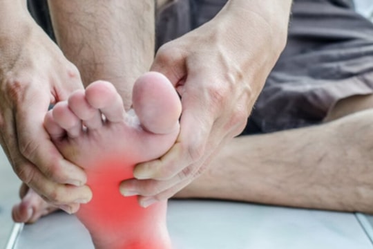 Vết đen lạ ở gót chân nhiều năm, không ngờ mắc ung thư