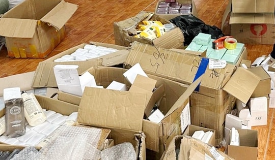 'Phá' kho mỹ phẩm lậu chỉ bán online, giá trị hơn 1 tỷ đồng