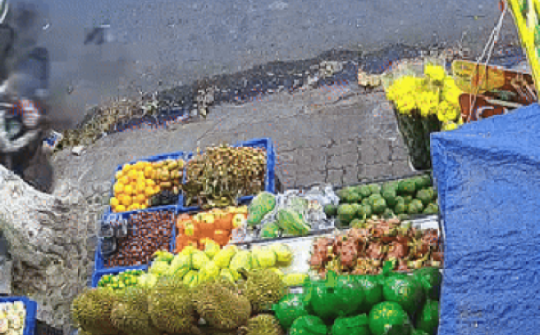 CLIP: Ô tô mất lái tông 6 xe máy ở trung tâm Đà Nẵng