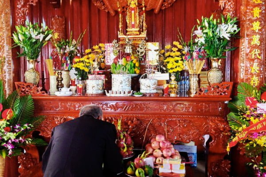 Văn khấn mùng 1 tháng 7 năm Giáp Thìn cúng thần linh và gia tiên