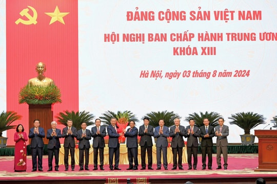 CHÙM ẢNH: HỘI NGHỊ TRUNG ƯƠNG KHÓA XIII