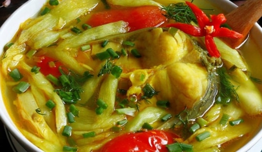 Cách nấu canh cá dọc mùng không lo bị ngứa