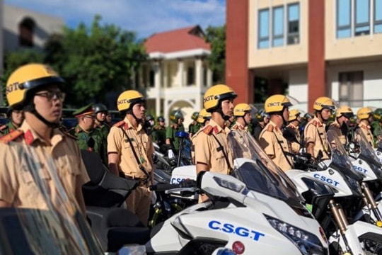 13 loại vũ khí và công cụ hỗ trợ mà Cảnh sát giao thông được trang bị khi tuần tra, kiểm soát