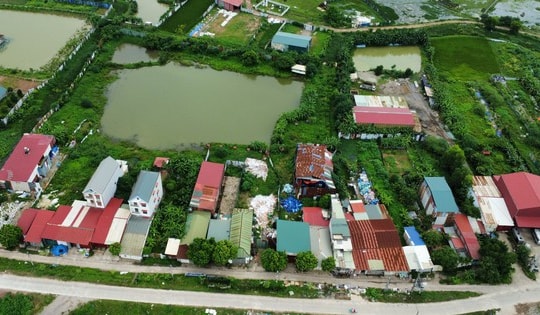 Cận cảnh KV đê Tả Cà Lồ (Sóc Sơn) bị lấn chiếm, phủ đầy rác, người dân bức xúc vì mùa nắng nặng mùi xú uế, mùa mưa hàng trăm tấn rác thải lại dềnh lên