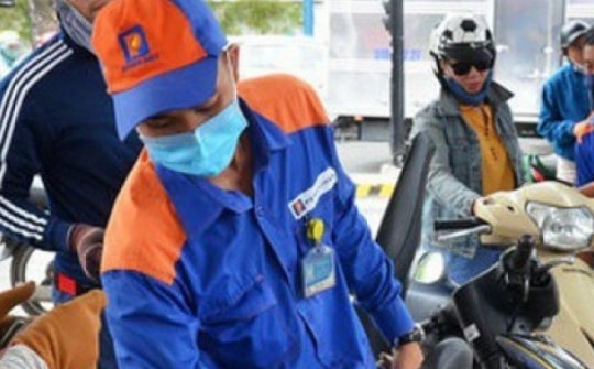 Giảm thuế với xăng dầu, ngân sách "hụt" hơn 19.700 tỉ đồng