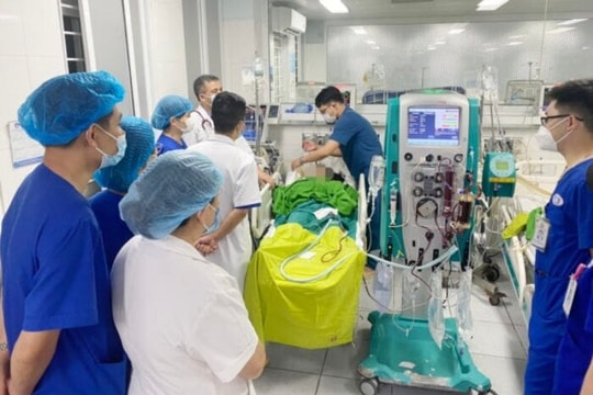 Kiểm tra bể chứa ngâm thực phẩm, 2 người bất tỉnh do ngộ độc khí