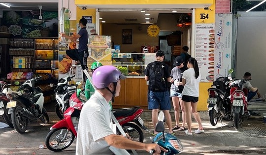 Hàng loạt tiệm bánh mì ở Nha Trang dương tính ‘dư lượng thuốc trừ sâu’ trong rau