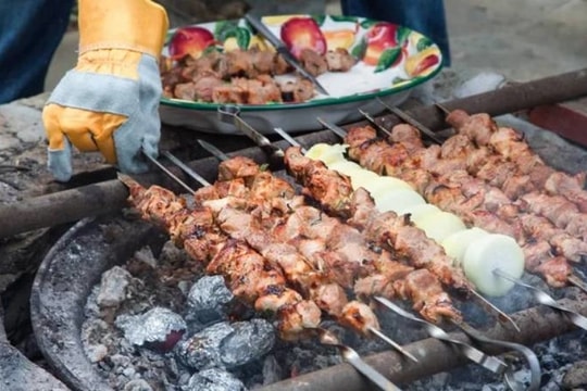 Chuyên gia chỉ cách giảm nguy cơ ung thư khi ăn thịt nướng