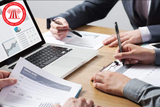 Chuyển lợi nhuận ra nước ngoài bằng ngoại tệ hay đồng VN nếu lập báo cáo tài chính bằng ngoại tệ, quyết toán thuế bằng đồng VN?