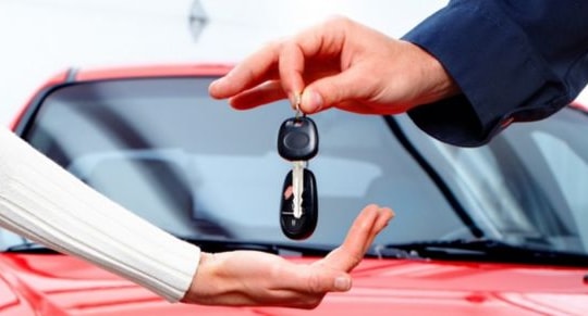 Dịch vụ cho thuê xe tự lái phải ký kết hợp đồng cho thuê phương tiện không kèm người lái xe với bên thuê từ 01/01/2025