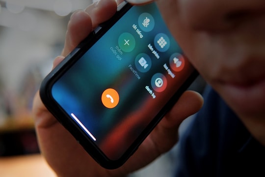 Tự tay chuyển gần 1 tỷ đồng cho kẻ lừa đảo sau khi bị dọa liên quan đến vụ án rửa tiền