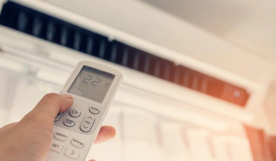 Người phụ nữ phải đi cấp cứu sau giấc ngủ trưa dài, bật điều hòa mát lạnh