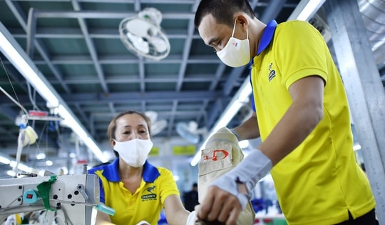 Bị giới hạn thời gian tăng ca, doanh nghiệp than "mất người"