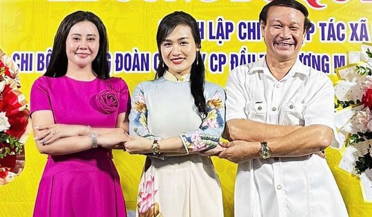NSND Nguyễn Hải chúc mừng Mrs Earth Vietnam 2024 Vũ Hoa 'lên chức'