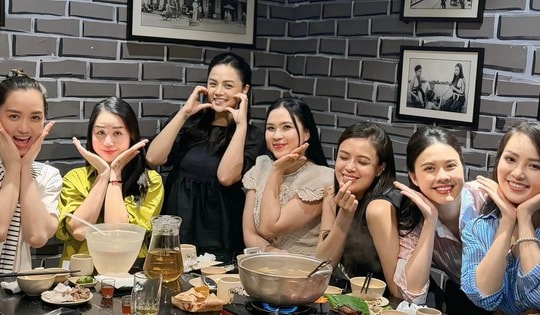 Khoảnh khắc hội ngộ bình dị sau 16 năm của 7 nhan sắc trong cuộc thi Hoa hậu Việt Nam 2008