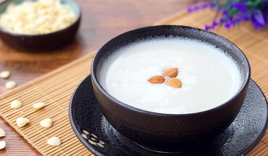 2 'cặp đôi' này kết hợp thành 2 món ăn tương đương đắp 10 chiếc mặt nạ: Vừa ngon lại có tác dụng làm trắng và trẻ hóa làn da