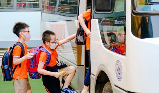 Từ 1/1/2025, xe đưa đón học sinh phải có thiết bị cảnh báo chống bỏ quên trẻ