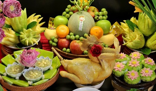 Chuyên gia phong thủy bày cách sắm đồ lễ cúng Rằm tháng 7 để mang lại nhiều may mắn