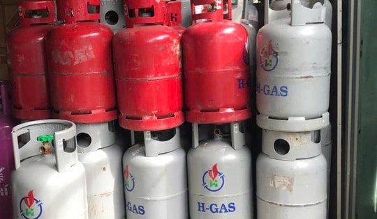 Không đủ điều kiện kinh doanh, một công ty vẫn công khai bán gas