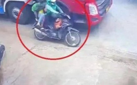 Vụ 2 mẹ con đi grab tử vong tại chỗ: Tạm giữ tài xế xe tải