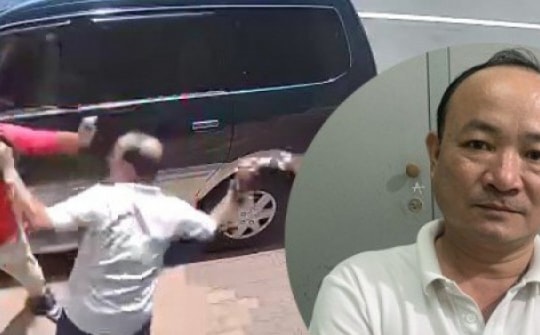 Bình Dương: Người đàn ông ép xe, đập kính ô tô bị công an tạm giữ