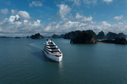 Siêu du thuyền song sinh 1.000 tỷ và bước ngoặt làm du lịch của 'đại gia' vận tải hàng đầu Việt Nam