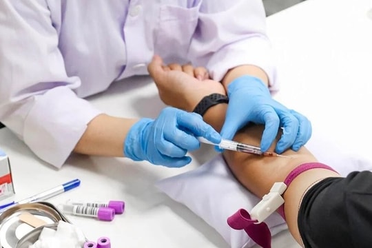 Âm thầm xét nghiệm ADN sau lời đàm tiếu, nhận kết quả chồng khóc nấc xin lỗi vợ