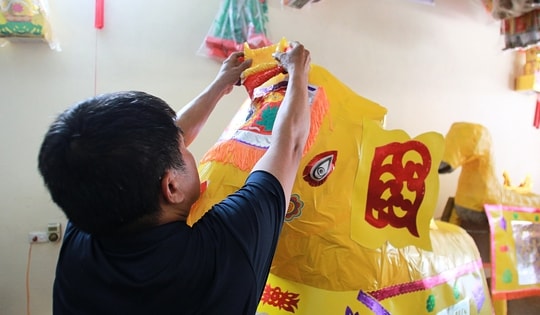 Về thủ phủ vàng mã lớn nhất nước xem người dân tất bật sản xuất 'ô tô, nhà lầu' cho tháng 7 âm lịch