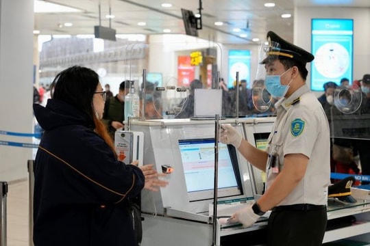 Khách nước ngoài bay nội địa cần giấy tờ gì?