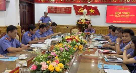 Thẩm quyền đề nghị xét tặng danh hiệu thi đua, hình thức khen thưởng trong ngành Kiểm sát nhân dân