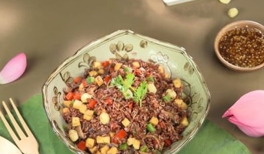 Hướng dẫn làm cơm gạo lứt rang thịt gà