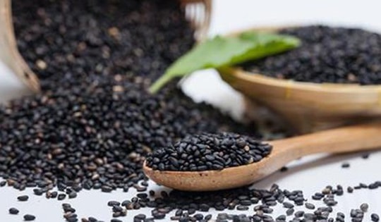 4 loại hạt màu đen là ‘báu vật’ giúp phụ nữ ổn định nội tiết tố, da đẹp, lão hóa chậm