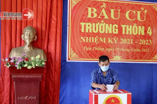 Trưởng thôn có được kiêm nhiệm 3 chức danh không chuyên trách?