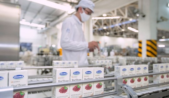 Liên tục đăng ký mua cổ phiếu Vinamilk rồi “hủy kèo”, tỉ phú Thái Lan và cá mập Singapore đang suy tính gì?